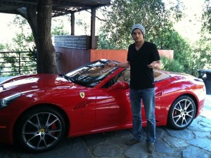 Ashton-kutcher-Ferrari-california-2013