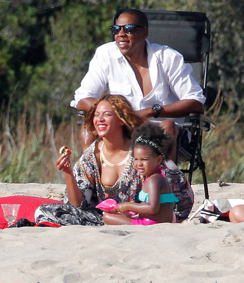 beyonce-jay-z-birthday-beach-photos-0111-480w