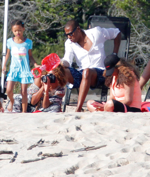 beyonce-jay-z-birthday-beach-photos-0113-480w