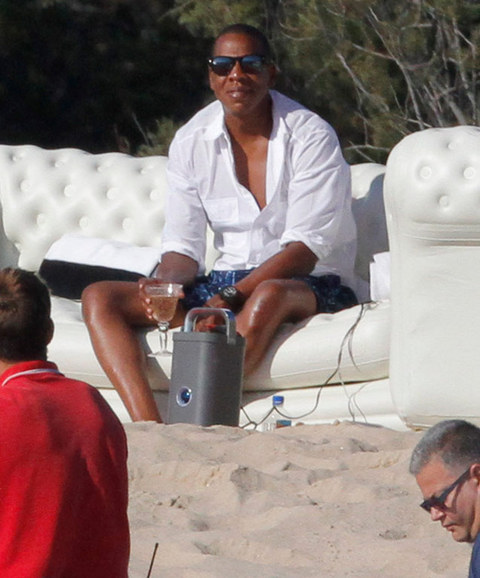 beyonce-jay-z-birthday-beach-photos-0114-480w