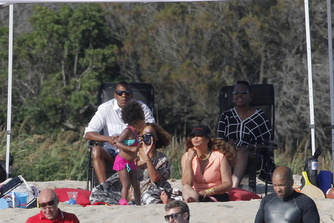 EXCLUSIVE - Beyonce celebrates her birthday with Jay-Z and Blue Ivy in South of France. Beyonce wears a loose dress, is she pregnant of her second child ?