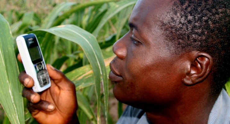 ghana_farmer-on-cell-phone