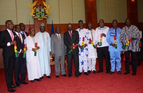 President-Akufo-Addo-Dr-Mahamudu-Bawumia-in-a-group-photograph-with-the-newly-sworn-in-Regional-Ministers-1-620x406