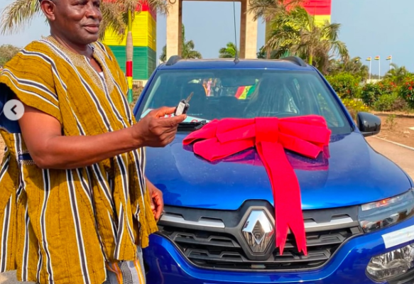 Man who walked from Kumasi to Mahama’s inauguration receives car gift